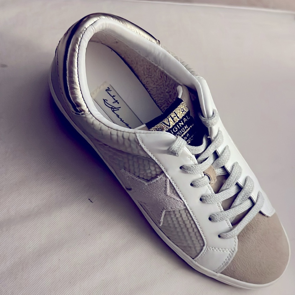 VINTAGE HAVANA Womens size 10 Casual and Fashion Sneakers